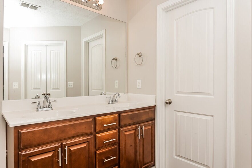 Building Photo - 3456 Oval Hesson Lane