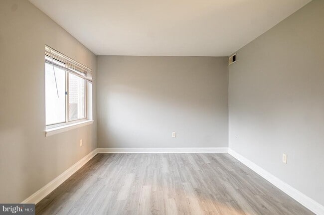 Building Photo - 12211 Braxfield Ct