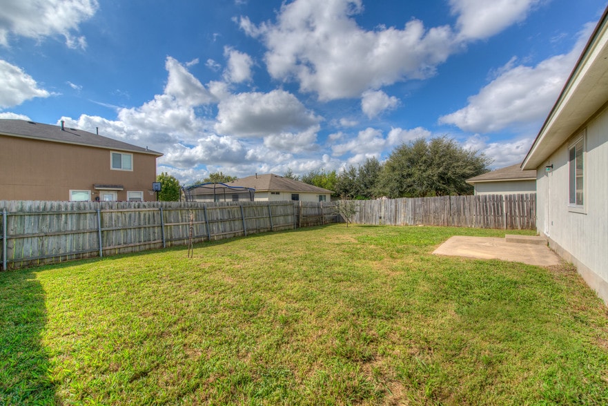 Building Photo - 8433 Alum Rock Dr