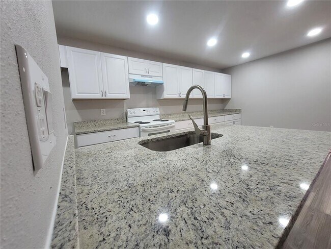 Building Photo - 1160 Calle Del Norte