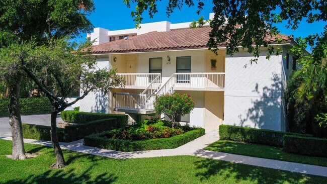 Unit Exterior - 935 Sweetwater Ln