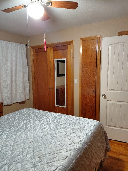 Building Photo - 339 6th Ave N