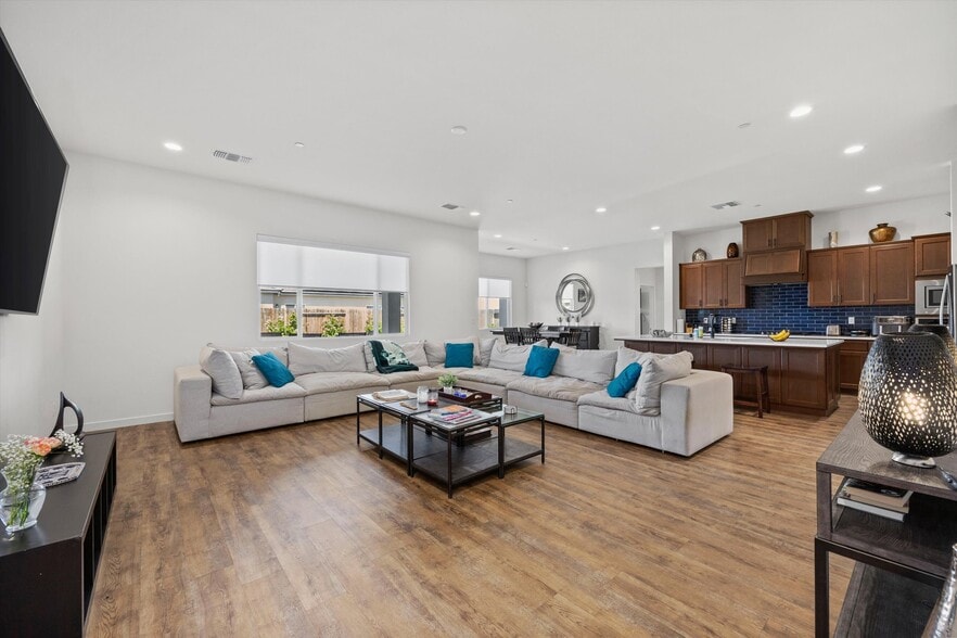 Building Photo - 815 Gilsum Ct