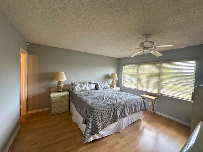 Building Photo - 8921 S Hollybrook Blvd