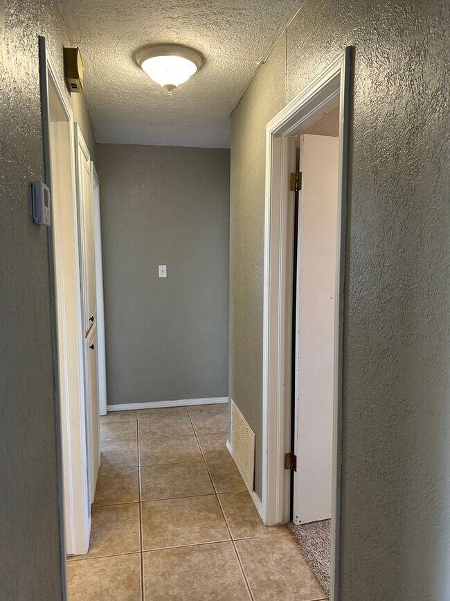 Building Photo - 3 bedroom, 1 3/4 baths NOW AVAILABLE in the Eisenhower School District!