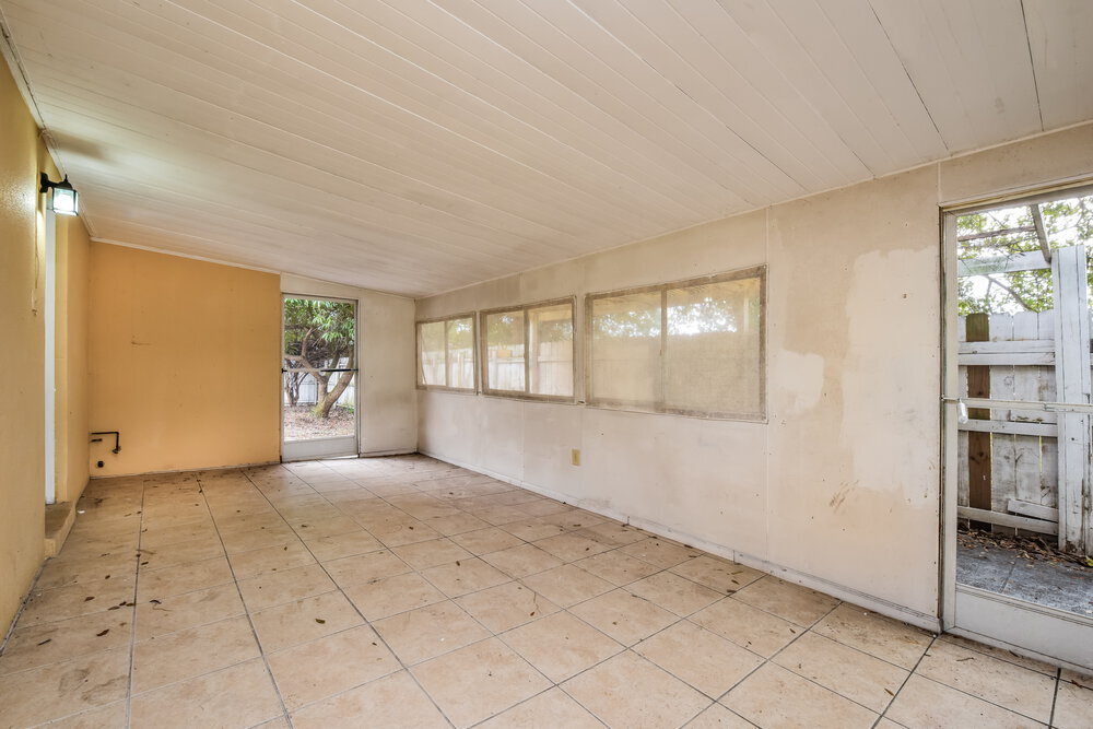 Building Photo - 5595 Sunrise Dr