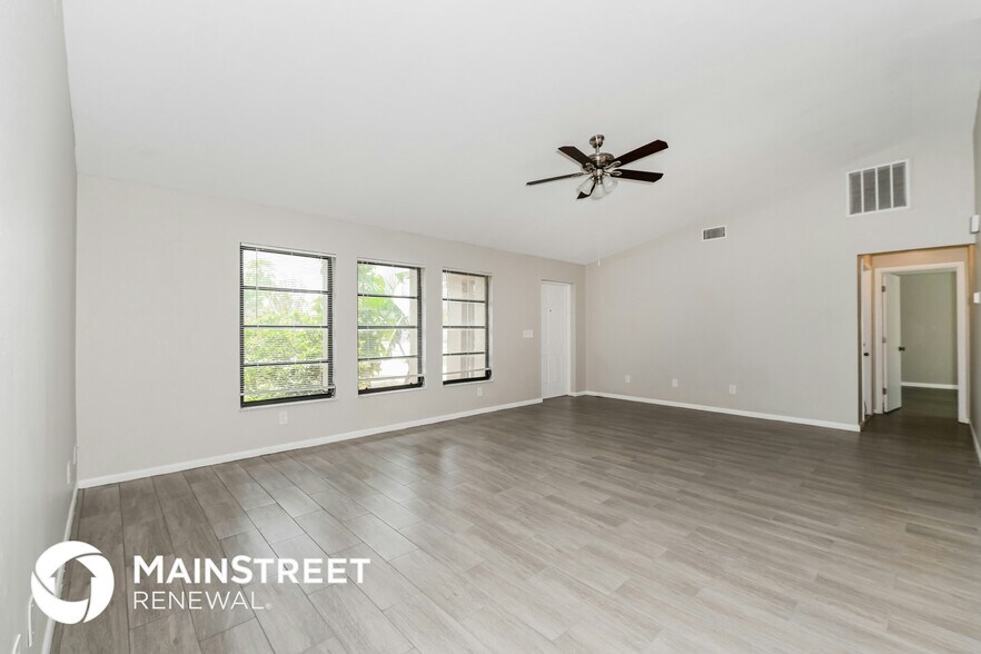 Building Photo - 3604 SW 6th Ave