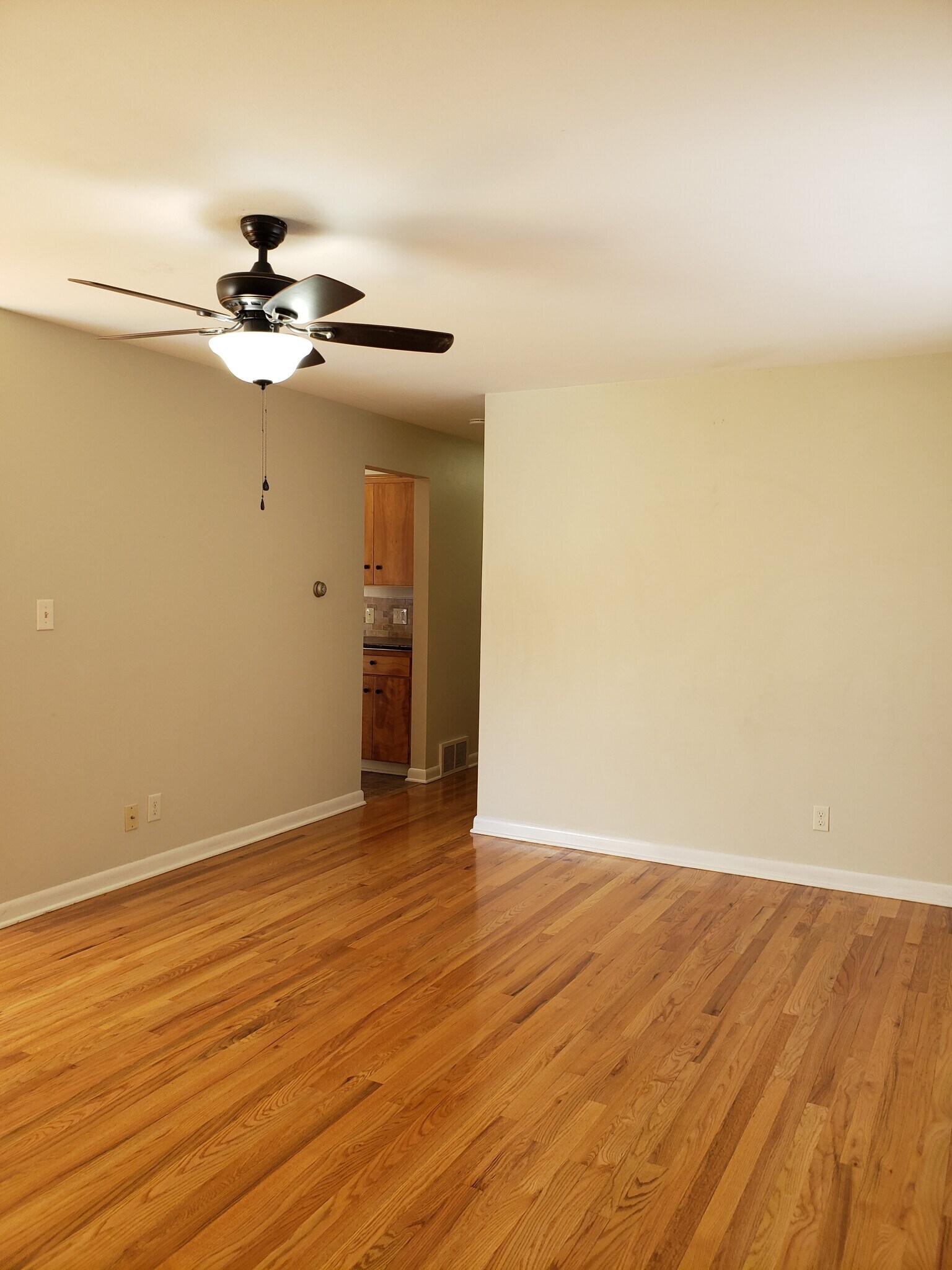 Building Photo - 3717 E 30th Ave