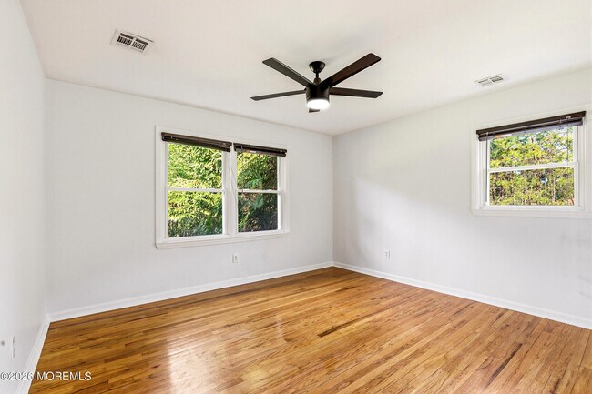 Building Photo - 2021 Paterson Ave