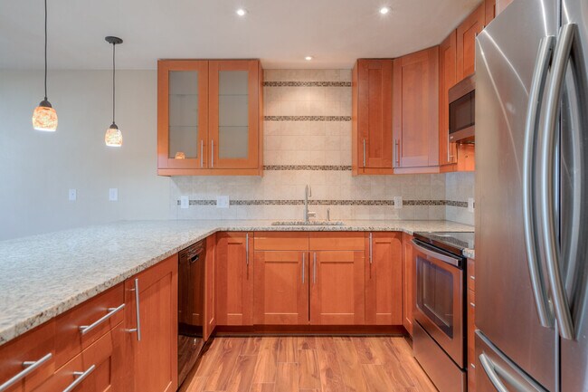 Building Photo - 846 Patrick Henry Dr