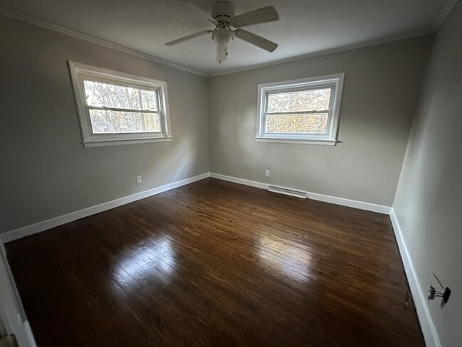 Building Photo - COMING SOON: Spacious 2 bedroom apartment