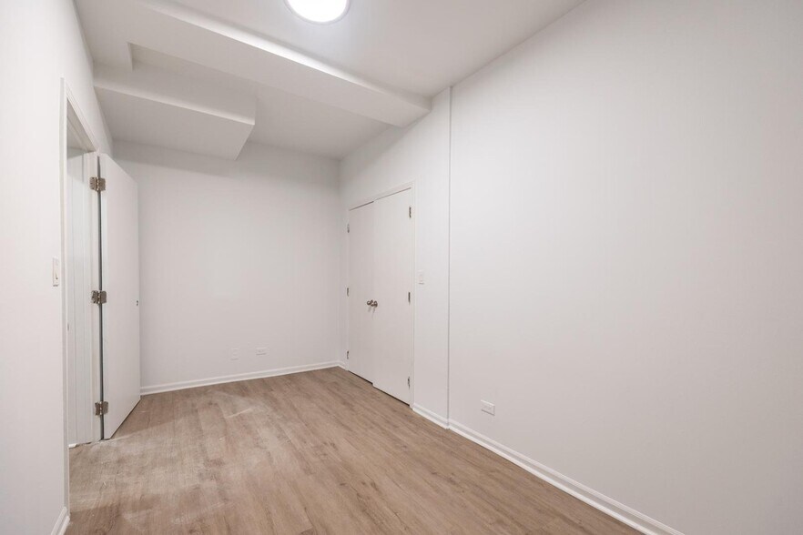 Building Photo - 5054 N Winthrop Ave