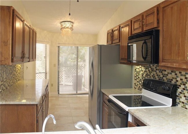 Building Photo - 6722 Canary Palm Cir