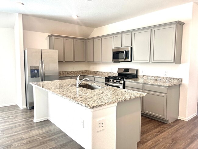 Building Photo - 17477 Rosewood Manor Ln