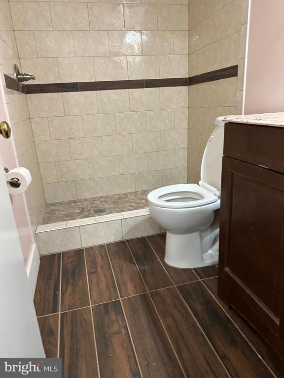 Building Photo - 5831 Cove Landing Rd