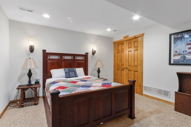 Building Photo - Lake Geneva Furnished Cabin Near Beach Ava...