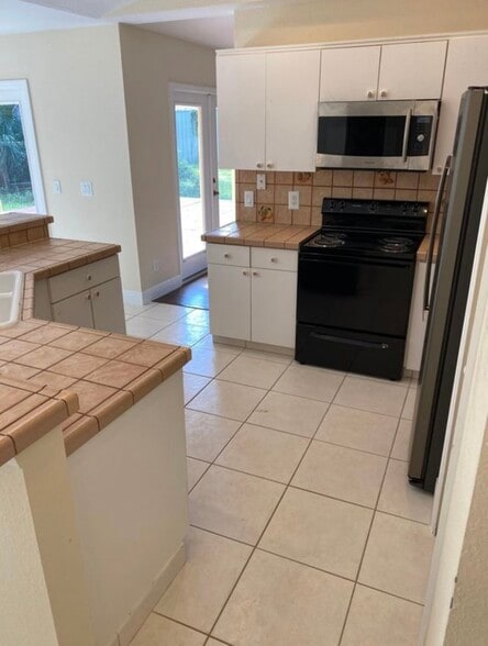 Building Photo - 580 5th St SW