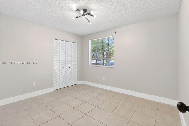 Building Photo - 800 Independence Dr