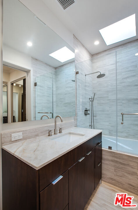 Building Photo - 12320 Montana Ave