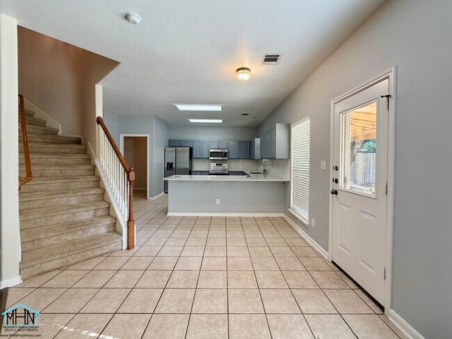 Building Photo - 518 Willow Grove Dr
