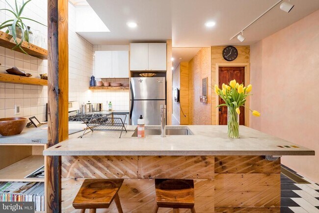 Building Photo - 1912 E Cumberland St