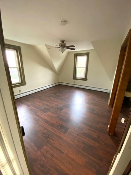 Bedroom 3 (3rd Floor) - 506 Washington St