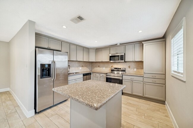 Building Photo - 9602 Lawngate Dr