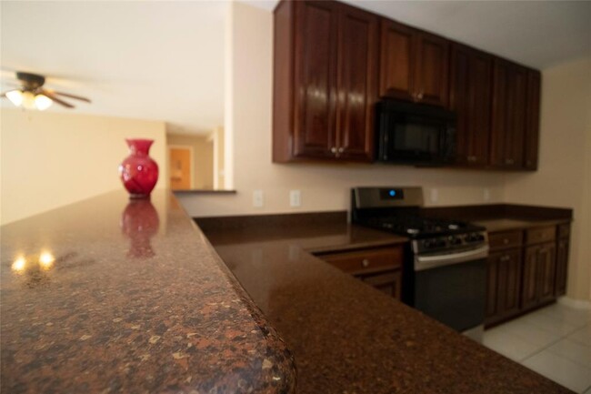 Building Photo - 2202 Crossmill Ln