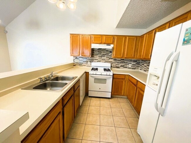 Building Photo - 2814 Great Lakes Ave