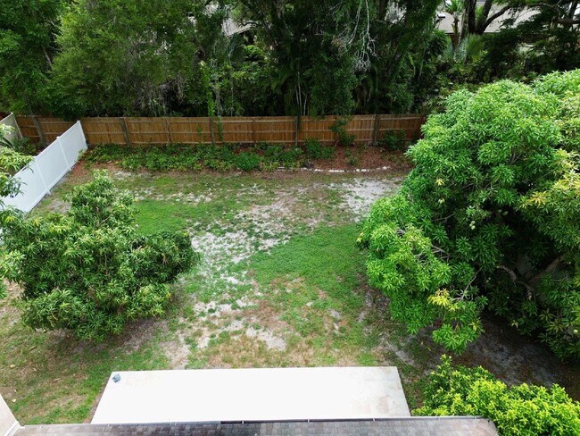 Building Photo - 423 Whispering Oaks Ct