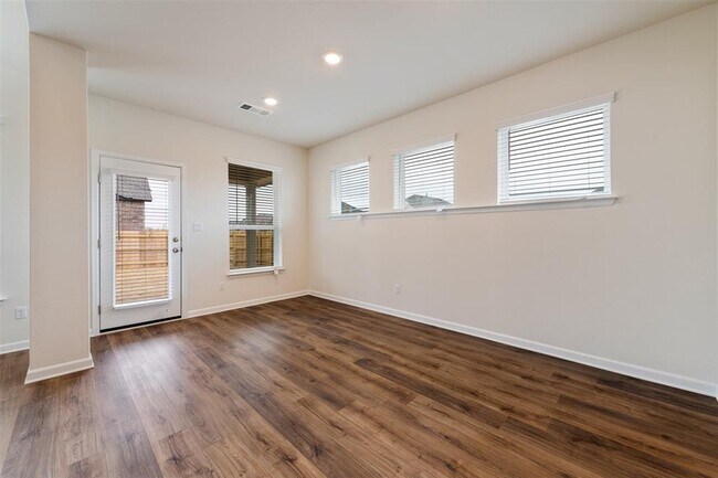 Building Photo - 801 Simmental Loop