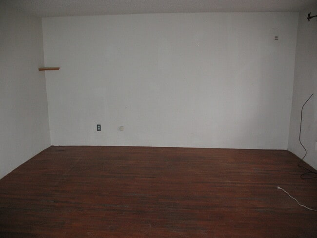 Building Photo - 714