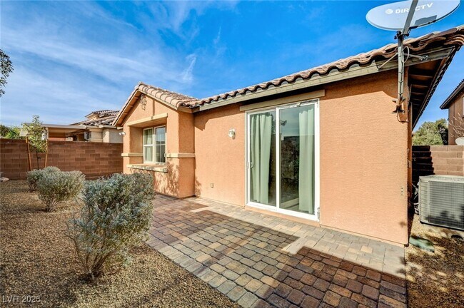 Building Photo - 6935 Galeria Posada Ave