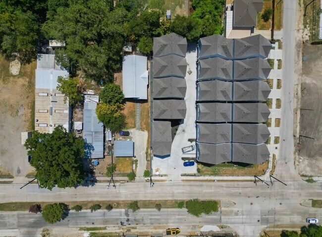 Building Photo - 6127 W Montgomery Rd