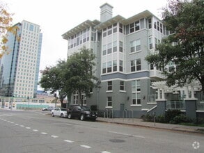Building Photo - Downtown Oakland Secured access Condo with...