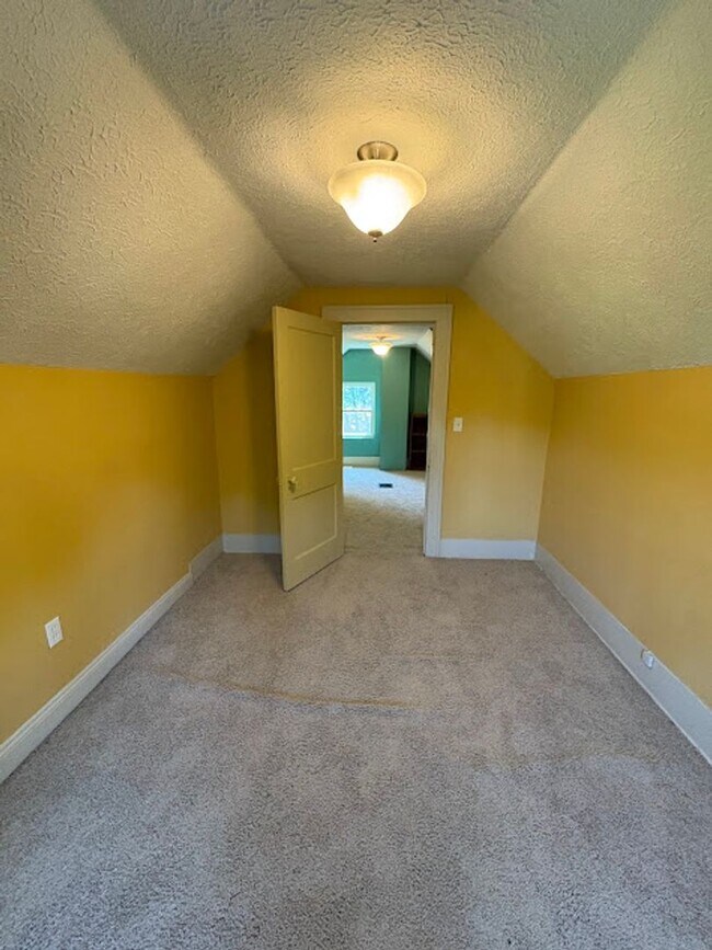 Building Photo - 3 Bedroom 1 Bathroom Home Ready to Rent!
