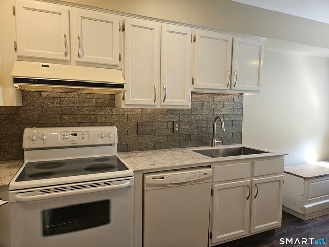 Building Photo - 54 Deer Run