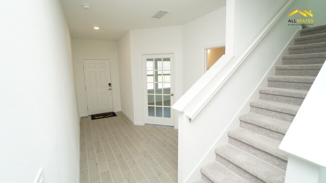Building Photo - 4030 NE 33rd Ave