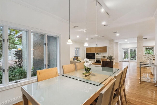 Building Photo - 3301 NE 16th St