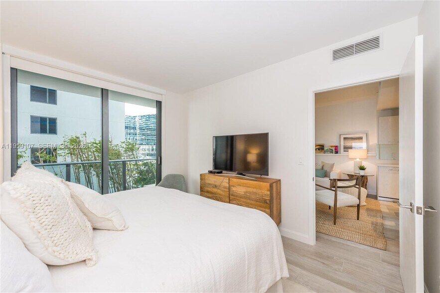 Building Photo - 55 SW 9th St