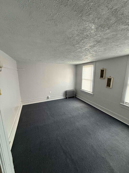 Building Photo - 148 S Van Buren Ave