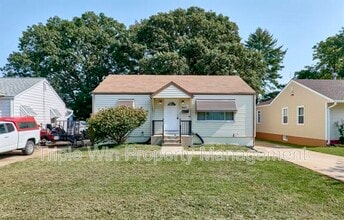 Building Photo - 9823 Meadowview Dr