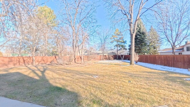 Building Photo - 1028 Skyline Dr