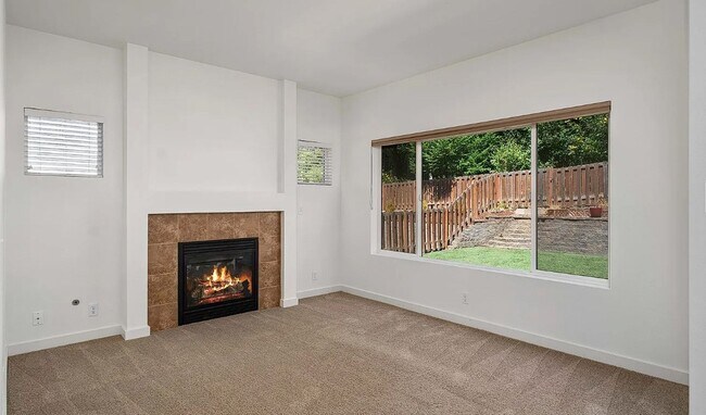 Building Photo - Lakeland Hills Home in Dieringer School Di...