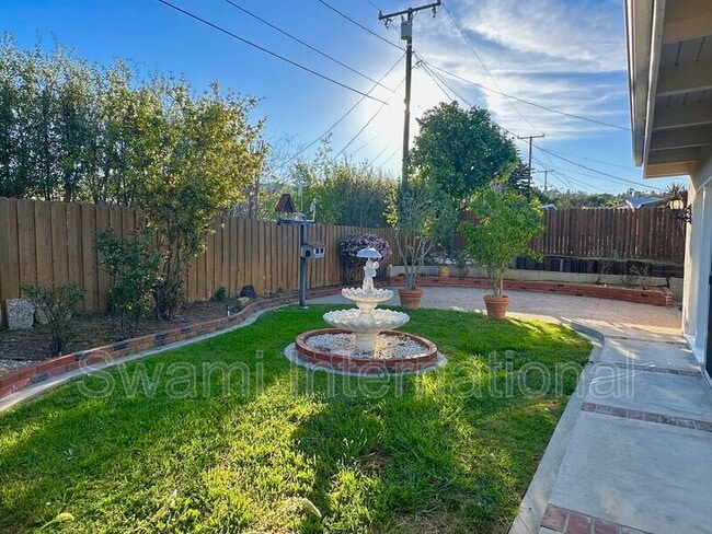 Building Photo - 1820 Avenida Estudiante