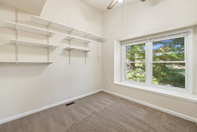 Building Photo - 7511 Belle Grae Dr