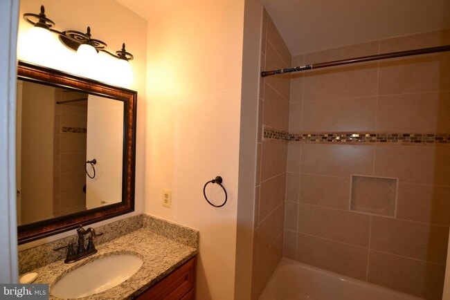 Building Photo - 6173 Green Hollow Ct