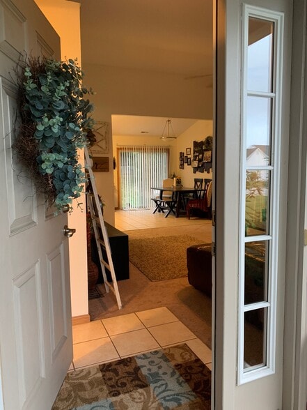 Building Photo - 1547 N Redhawk Dr