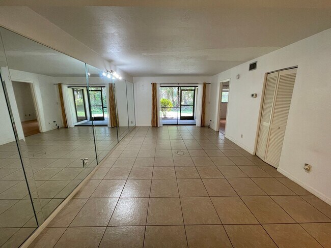 Building Photo - ANNUAL RENTAL - 2 BED / 2 BATH IN PINE HAVEN!