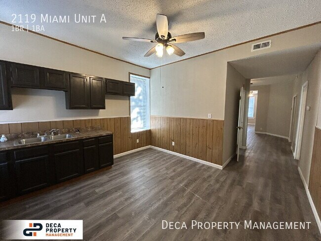 Building Photo - 2119 Miami St